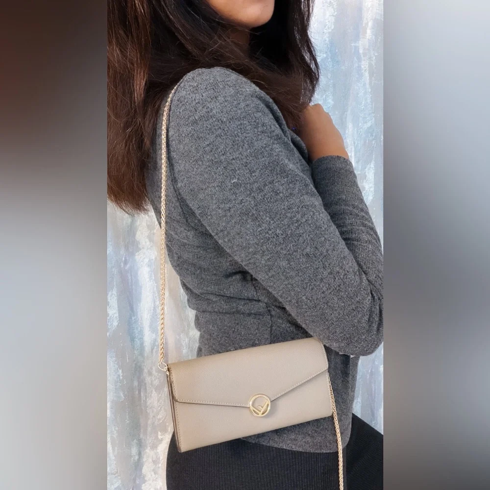 Fendi wallet on chain - Picture 2 of 12